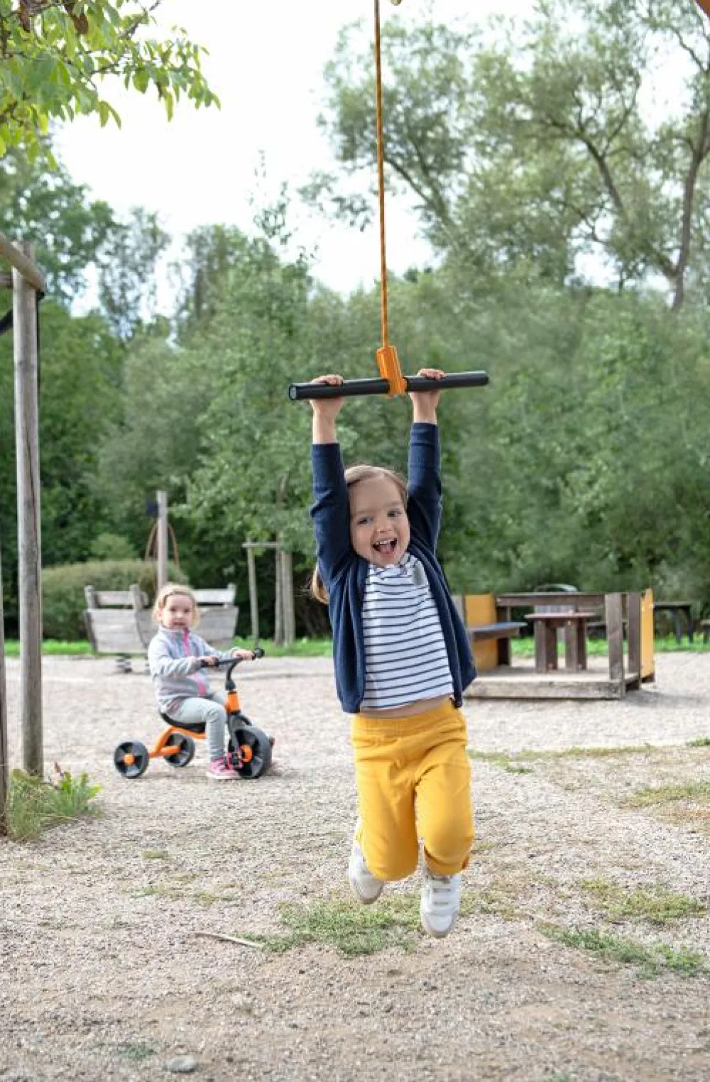Udeleg|Gynger<Beleduc 2-i-1 gynge - Turn & Swing