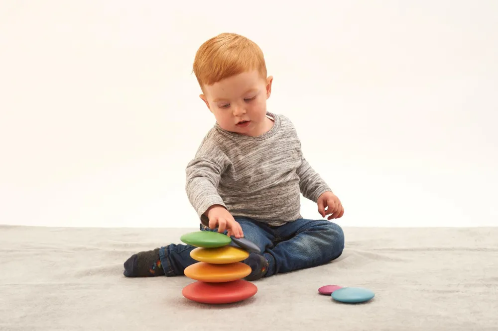 Trælegetøj|Montessori<tickit® Sansesten af træ - Regnbue, 7 stk