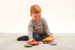 Trælegetøj|Montessori<tickit® Sansesten af træ - Regnbue, 7 stk