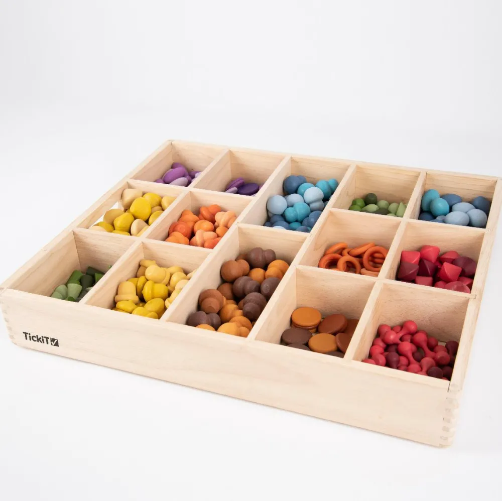 Trælegetøj|Montessori<tickit® Sorteringsbakke af træ, 14 rum