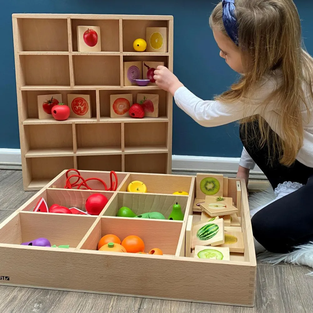 Trælegetøj|Montessori<tickit® Sorteringsbakke af træ, 14 rum