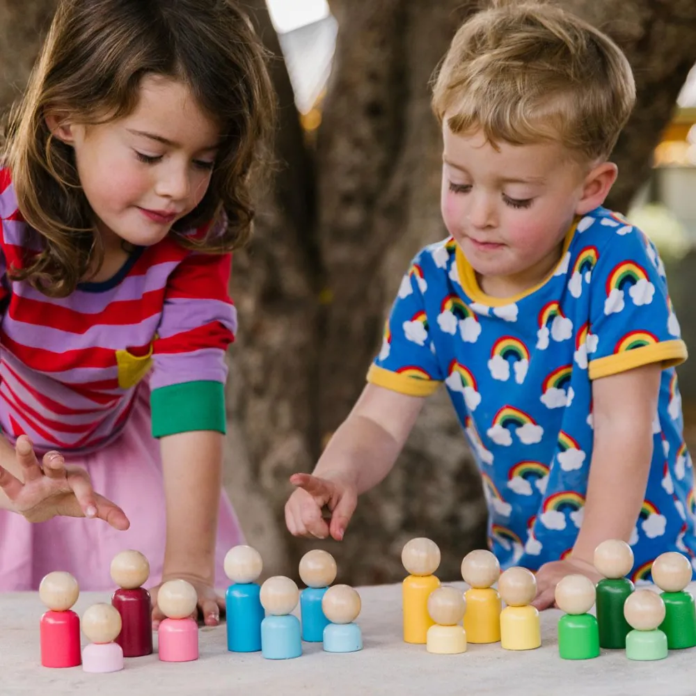 Trælegetøj|Montessori< Sorteringssæt - Træfigurer, 16 dele