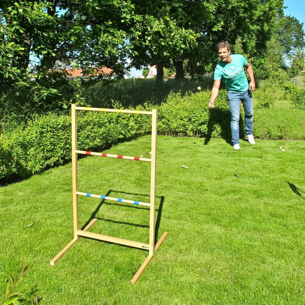 Udeleg< Stigegolf af gummitræ