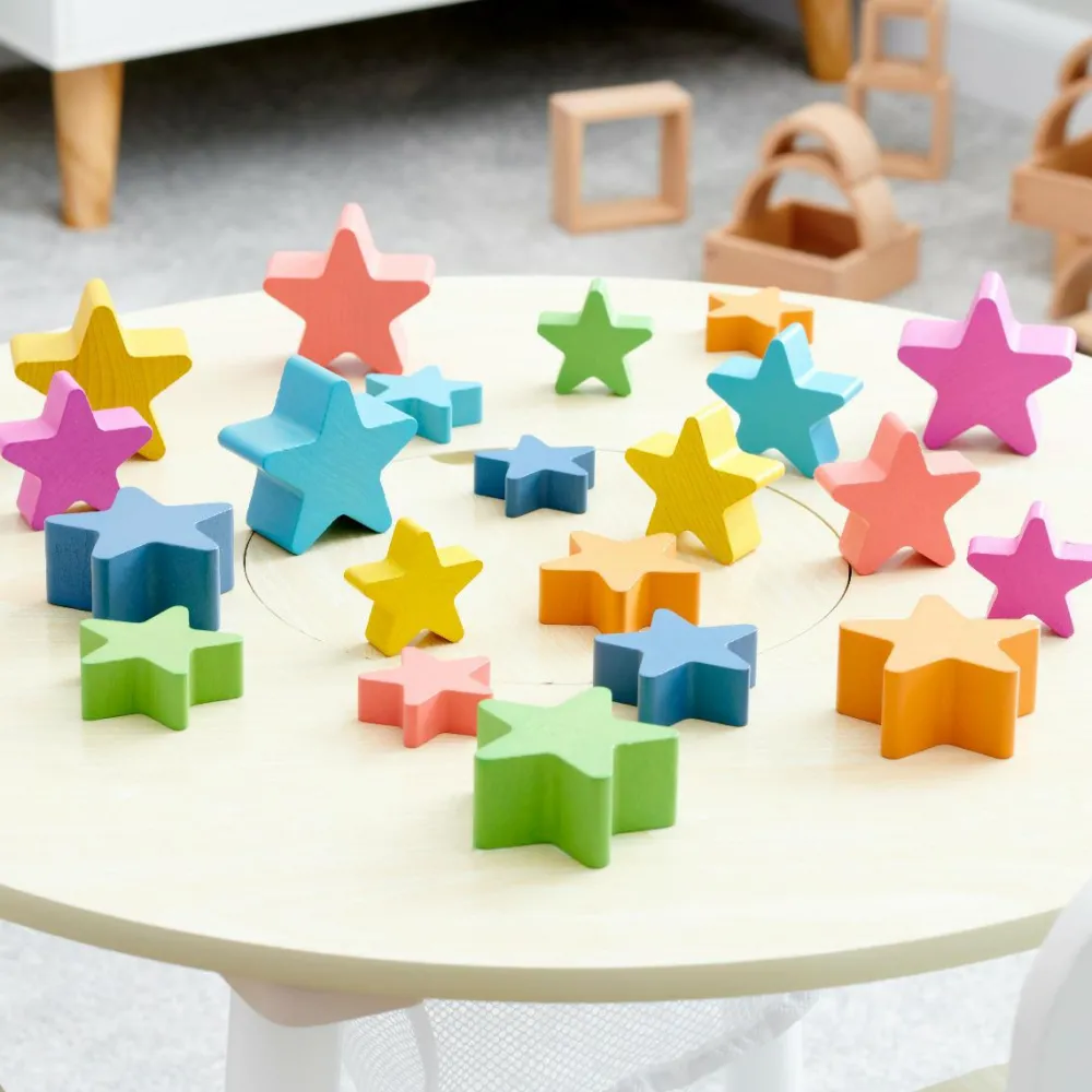 Trælegetøj|Montessori<tickit® Stjerner af træ - Regnbue, 21 stk